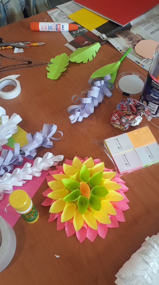 <strong>ZAJĘCIA Z RĘKODZIEŁA</strong>